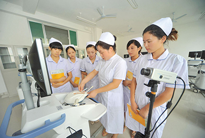 初中未毕业的女生可以报读成都卫校护理专业吗