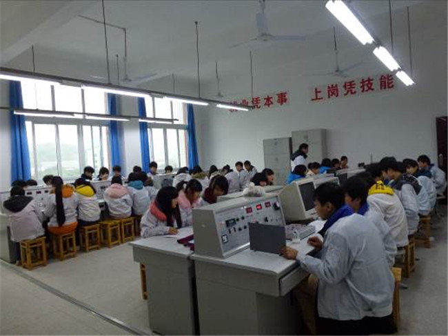 重庆市经贸中等专业学校图片、照片