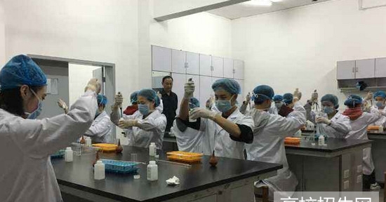 四川省女生可以读医学检验专业大专学校吗