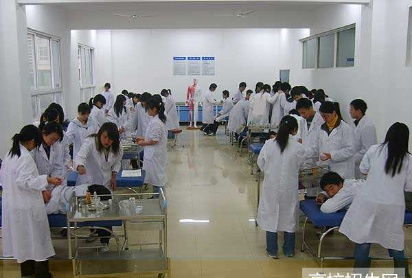 贵州省针灸推拿专业学制是多久？是几年