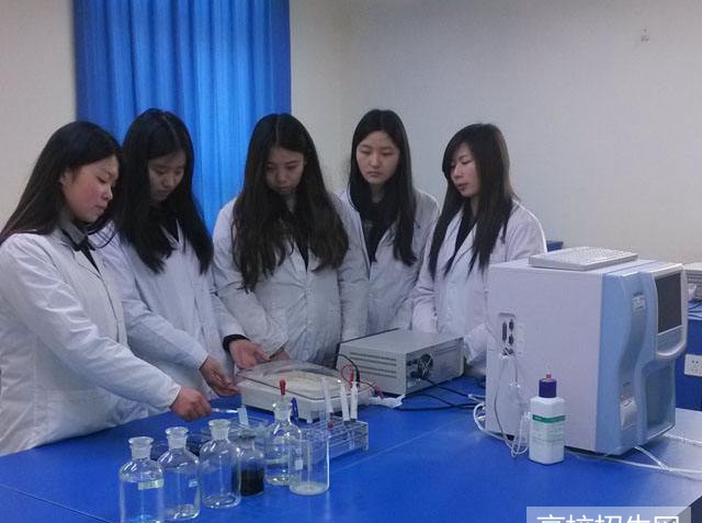 贵州省哪里有医学检验专业学校招生，有几个