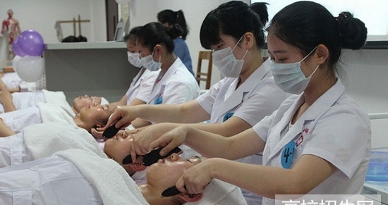 重庆市医学美容专业学制是多久？是几年