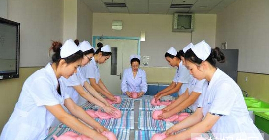 贵州省哪里有助产专业学校招生，有几个