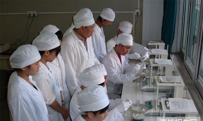 贵州省男生可以读药剂专业大专学校吗