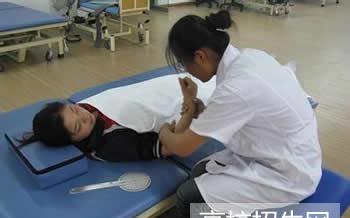 重庆市哪里有康复治疗专业学校招生，有几个