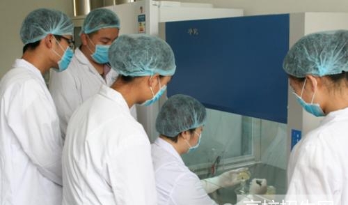 重庆市哪里有医学检验专业学校招生，有几个