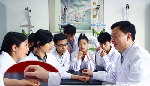 贵州省女生可以读针灸推拿专业大专学校吗