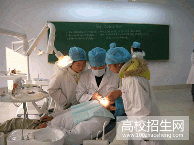 贵州省男生可以读口腔专业大专学校吗