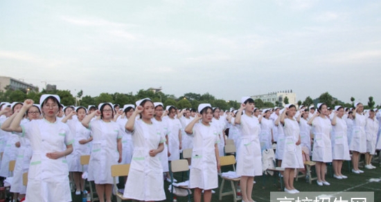 在重庆市读药剂专业一年学费和生活费要多少