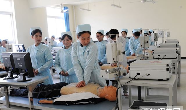 贵州省学护理专业选择哪个学校