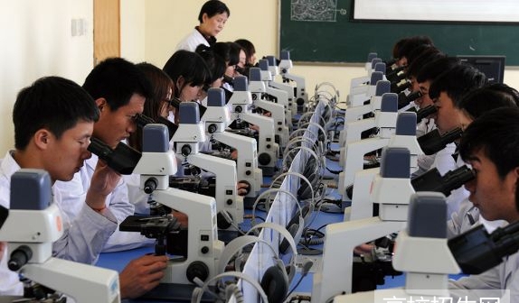 重庆市学医学检验专业选择哪个学校