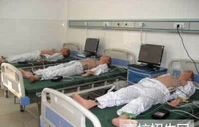 在重庆市读临床医学专业一年学费和生活费要多少