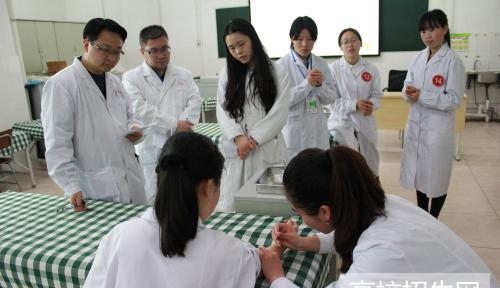 贵州省哪个针灸推拿专业学校好及录取分数线