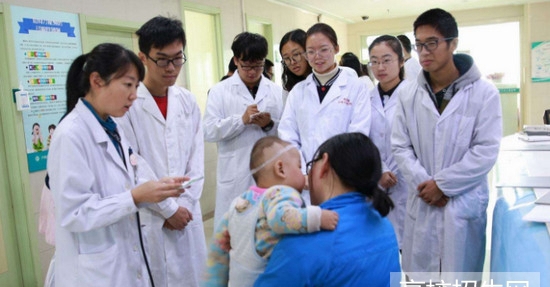 在贵州省读临床医学专业一年学费和生活费要多少