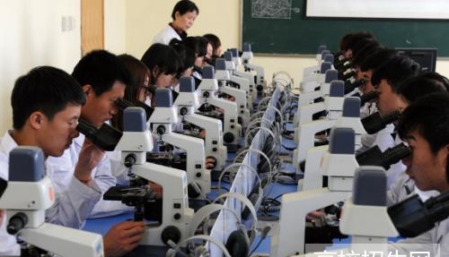 重庆市男生读医学检验专业好吗？好就业吗