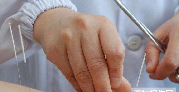 重庆市女生读针灸推拿专业好吗？好就业吗