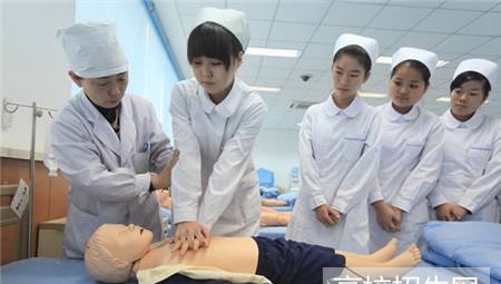 重庆市女生读临床医学专业好吗？好就业吗