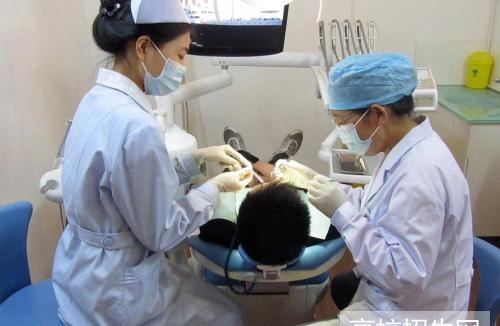 重庆市女生读口腔专业好吗？好就业吗