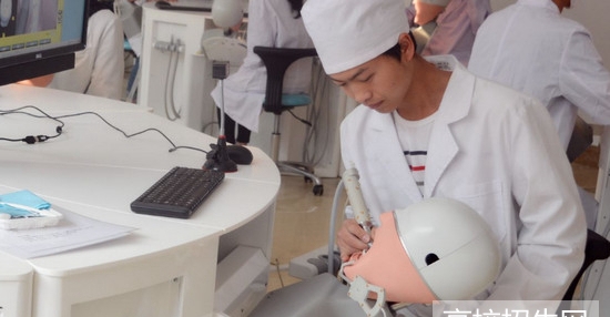 贵州省哪些大专学校有口腔专业