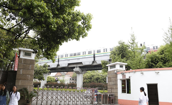 重庆市医科学校招生老师QQ及电话