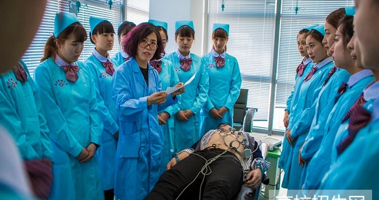 贵州省地区的卫校怎么报名