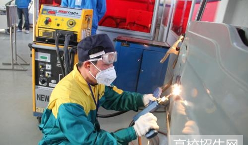 重庆市汽车技术专业最好的学校是哪个？