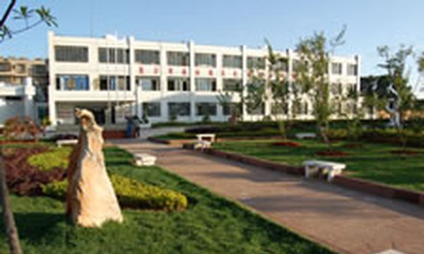 云南省轻工业学校校园小道