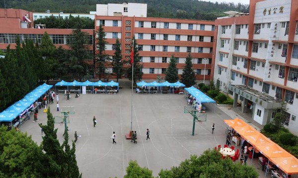云南省贸易经济学校学校展演现场