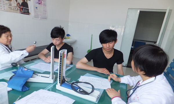 凤县职业教育中心健康体检