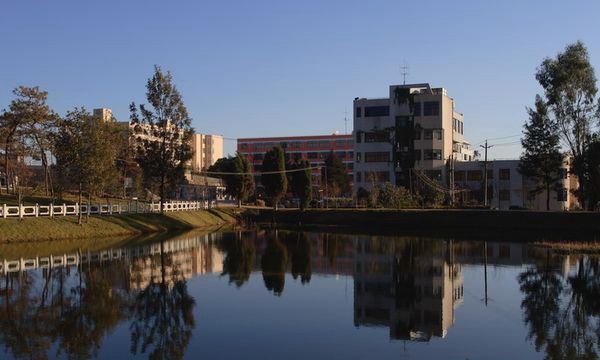 云南交通技师学院人工湖