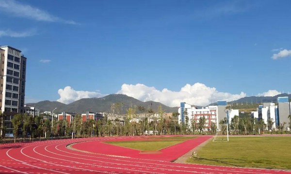 大理护理职业学院运动场