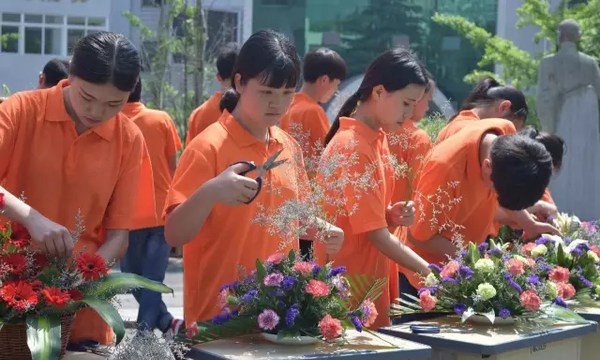 重庆北碚职业教育中心插花现场