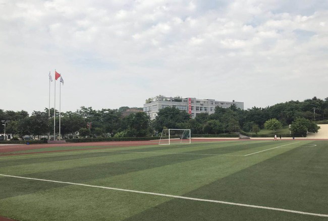 重庆工贸技师学院（重庆工贸高级技工学校）塑胶运动场（1）