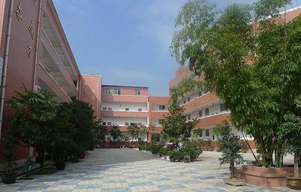 贵阳市第五职业学校(贵阳市乌当区中等职业中学)干净的校园环境