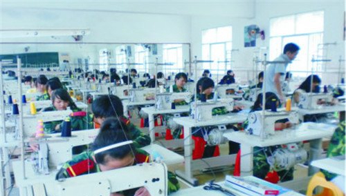 三都民族中等职业学校(三都职校)民族刺绣平缝机实训