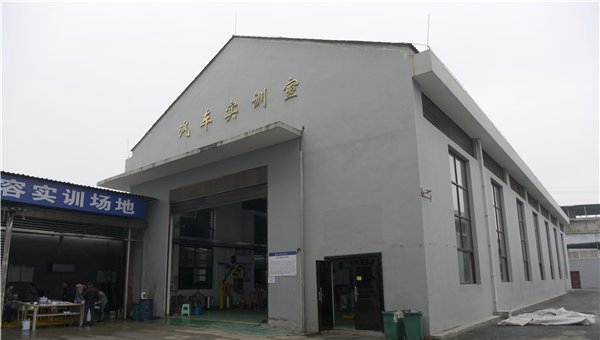 遵义职业技术学校汽车实训室