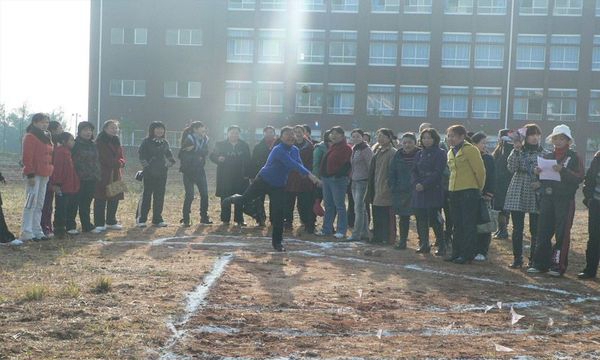 临沧高级技工学校投铅球
