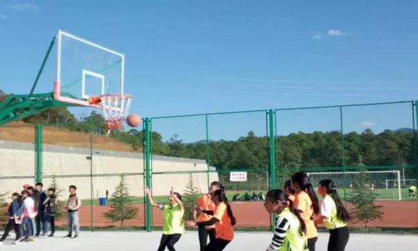 玉龙县职业高级中学女子篮球比赛