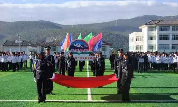 玉龙县职业高级中学运动会开幕式