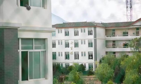 玉龙县职业高级中学学生公寓