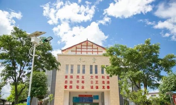 玉龙县职业高级中学礼堂