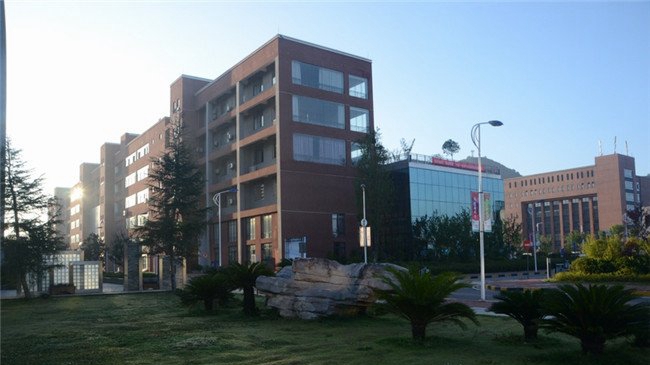 贵州省机械工业学校校园绿化2