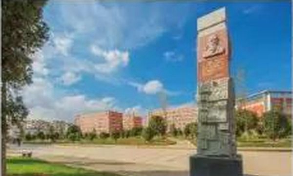 曲靖医学高等专科学校医德景观柱.fw