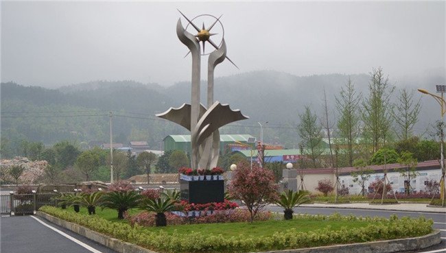 黎平县中等职业学校校园一角4