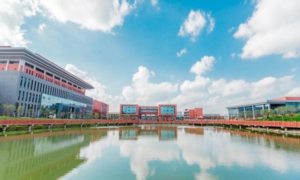 安顺职业技术学院中心湖