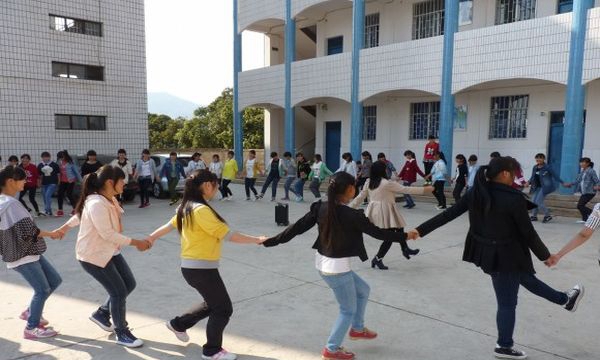 禄丰县职业高级中学集体舞