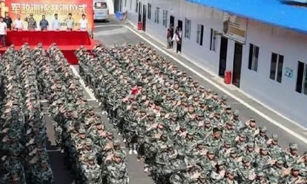 威信县职业高级中学军训（1）