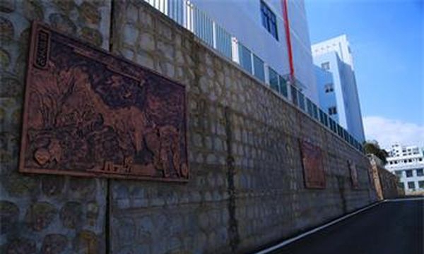 安顺城市服务职业学校浮雕墙