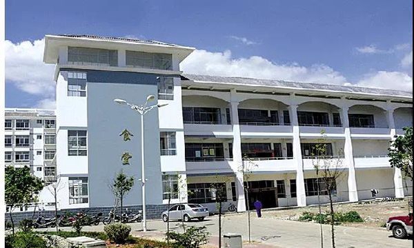 大理市中等职业学校学校食堂