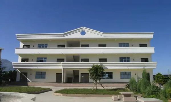 鹤庆县职业高级中学学校大楼